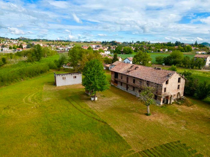 Casa con 6 locali in vendita in Strada Bossola, Nizza Monferrato