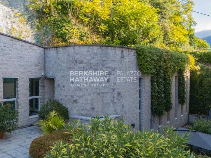 Appartamento bilocale in vendita in Via Regina, Centro, Carate Urio