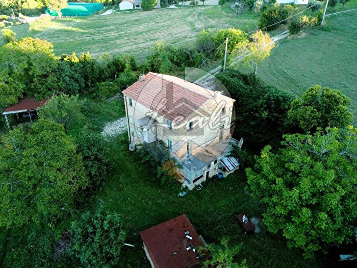 Casa con 6 locali in vendita in Cda Papagnano, Petritoli