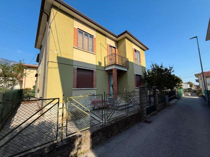 Casa con 5 locali in vendita in Via Cesare Battisti, Piovene Rocchette