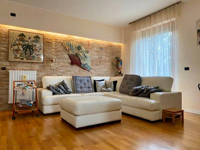 Casa con 6 locali in vendita in Piane, Camerata Picena