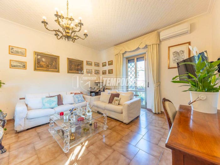 Appartamento trilocale in vendita in Via LOVERE, Labaro, Roma