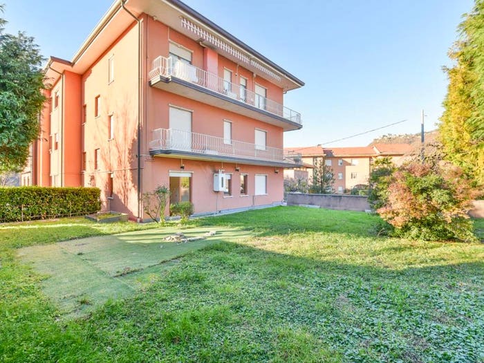 Appartamento quadrilocale in vendita in Via Monte Verde, Lora, Como