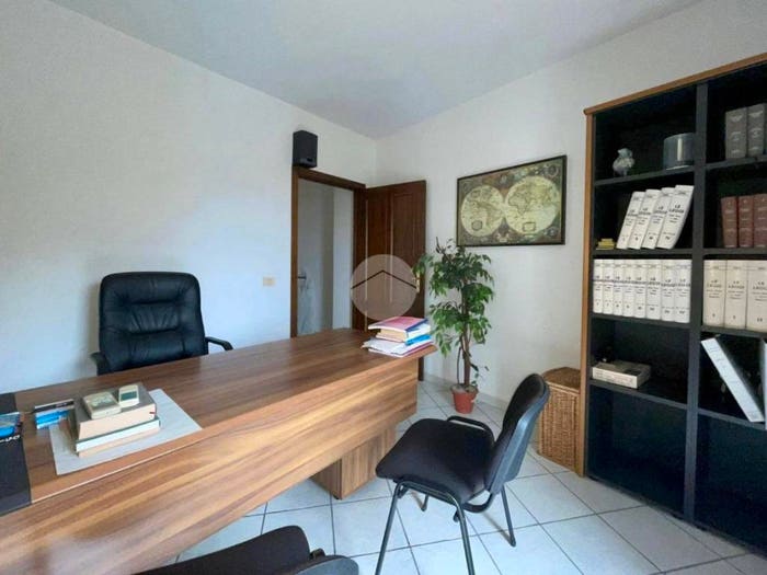 Appartamento con 5 locali in vendita in Via Francesco Crispi, Centro, Celle di Bulgheria