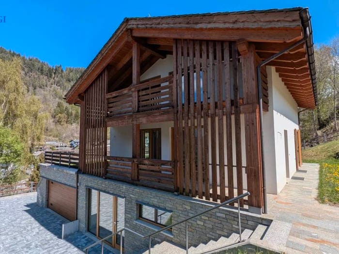 Casa con 6 locali in vendita in Via Italia, Aprica