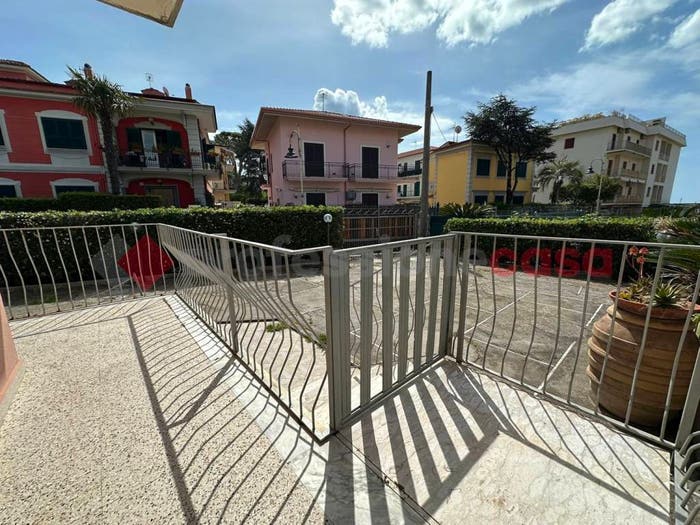 Appartamento quadrilocale in vendita in Via Capolino II, Centro, Minturno