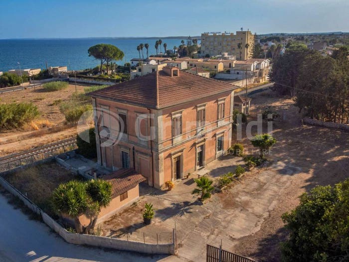 Casa con 6 locali in vendita in Noto