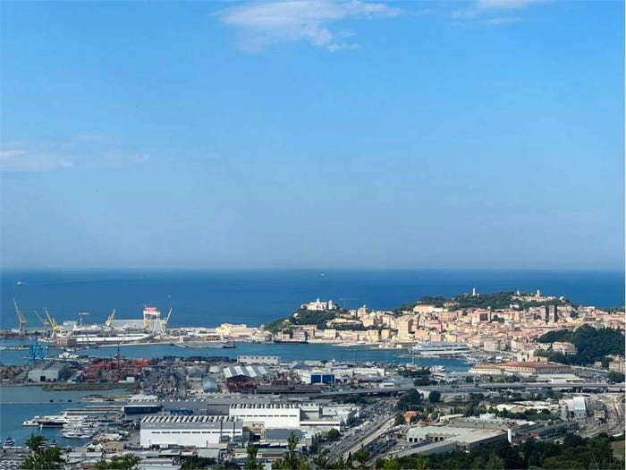 Casa con 6 locali in vendita in Posatora, Ancona