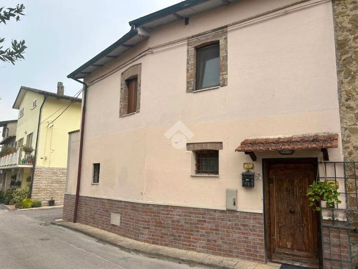 Casa quadrilocale in vendita in Via Erasmo Trascurati, Centro, Torgiano