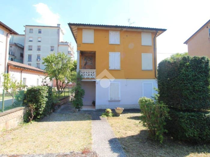 Casa con 6 locali in vendita in Via guido da bagnolo, Centro, Bagnolo in Piano