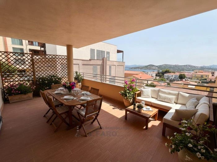 Appartamento trilocale in vendita in Via Sant'Agostino, La Maddalena