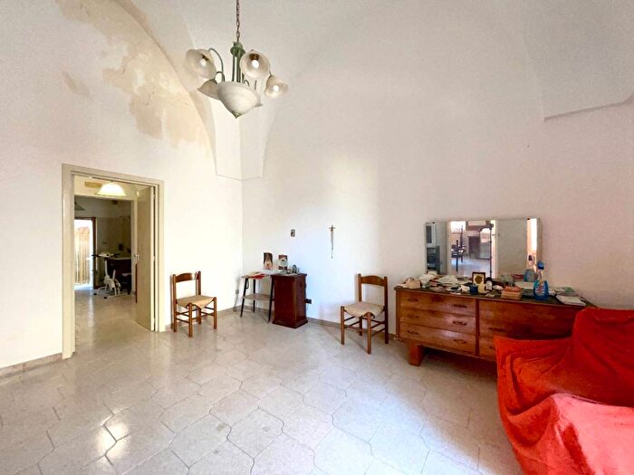Appartamento con 5 locali in vendita in Via Duca d'Aosta, Centro, Guagnano