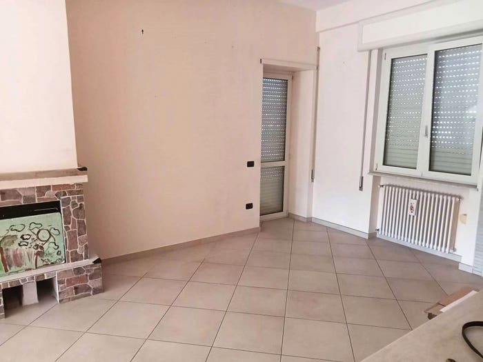 Appartamento trilocale in vendita in Via Appia, Centro, Minturno