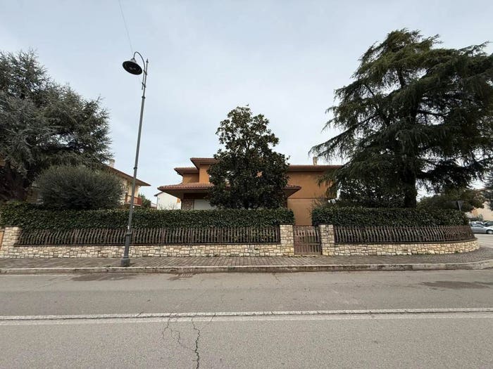 Casa con 6 locali in vendita in Via Giovanni Becchetti, Santa Maria degli Angeli, Assisi