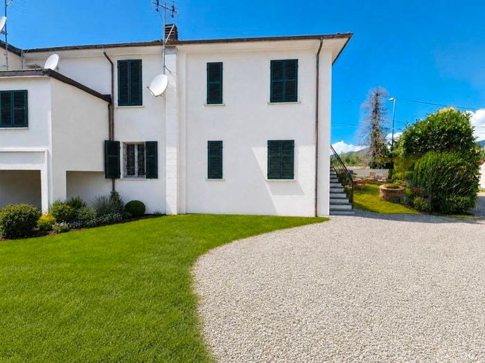 Casa trilocale in vendita in Via Fivizzano, Avenza, Carrara