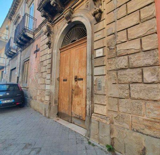 Appartamento trilocale in vendita in Garibaldi, Centro, Barcellona Pozzo di Gotto