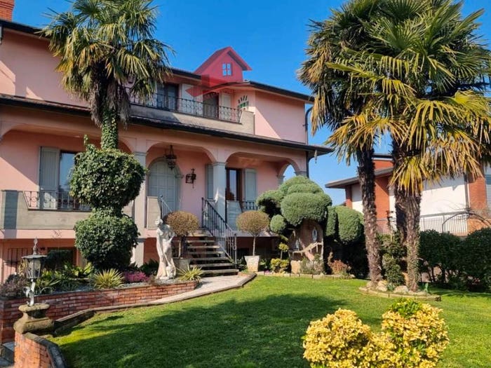 Casa con 6 locali in vendita in Grignano, Brembate
