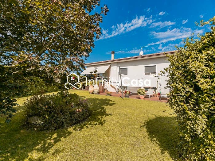 Casa con 6 locali in vendita in Pesina, Caprino Veronese