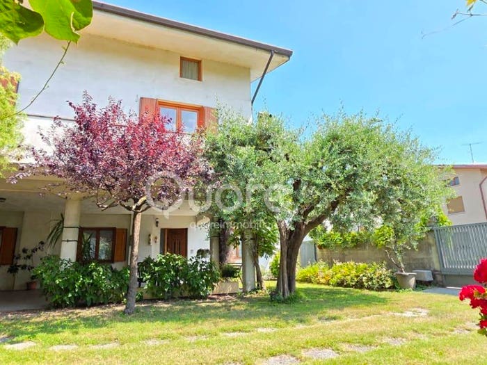 Casa con 6 locali in vendita in Via Buja, Gemona, Gemona del Friuli