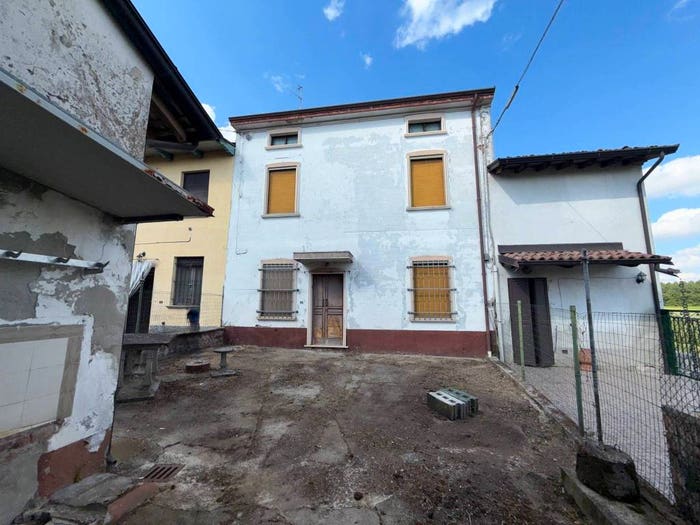 Casa con 5 locali in vendita in Via Ugo Biolchi, San Giuliano, Castelvetro Piacentino