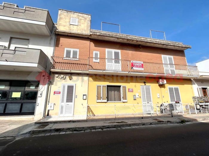 Casa con 5 locali in vendita in via Pio XII, Centro, Poggiardo
