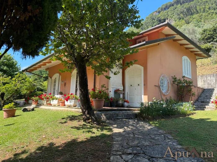 Casa quadrilocale in vendita in Via dell'Uva, Mirteto, Massa