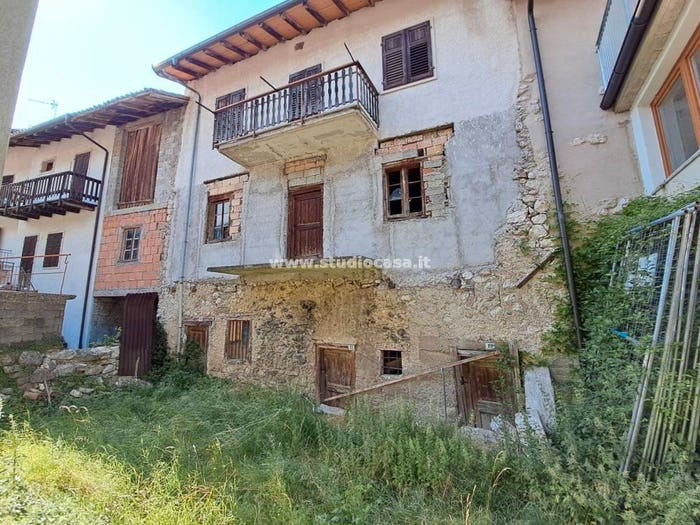 Casa in vendita in Via Aprile, Centro, RonzoChienis