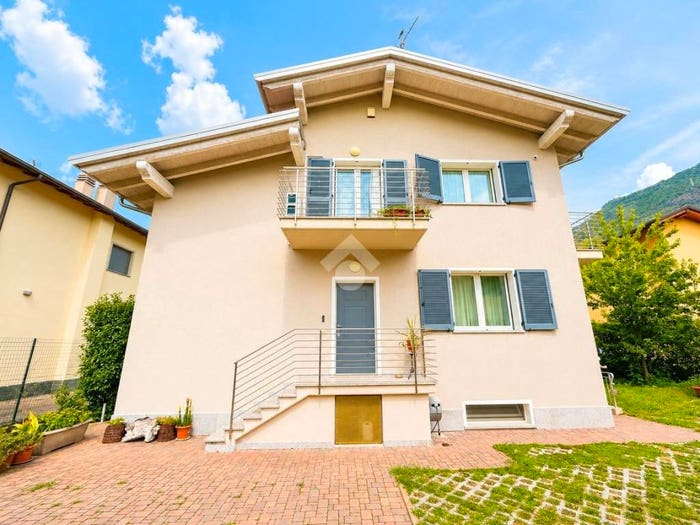 Casa con 6 locali in vendita in Via al cantiere, Centro, Dervio