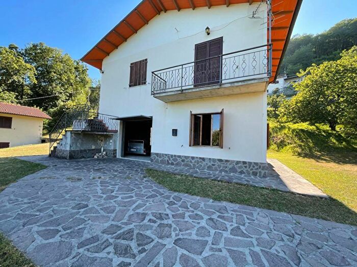 Casa con 5 locali in vendita in Via Colli, Careggine
