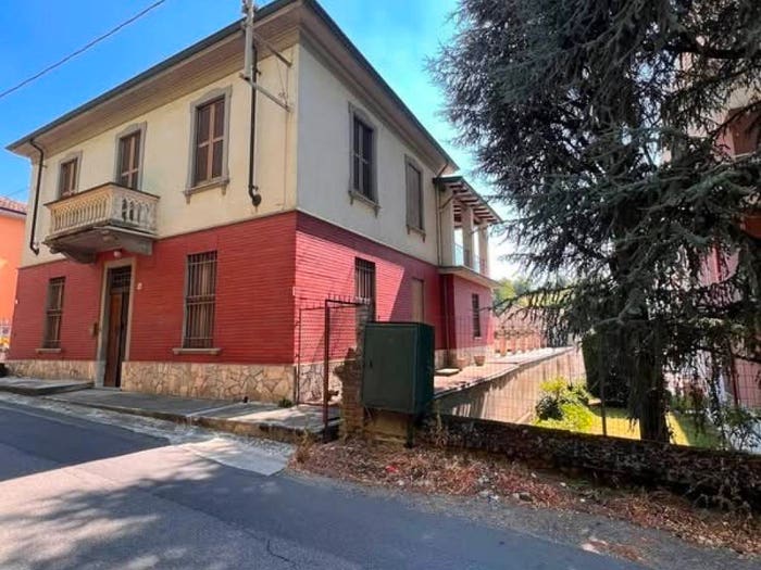 Casa con 6 locali in vendita in Via Narbusto Inferiore, Centro, Casteggio