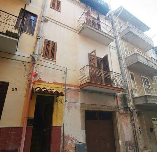 Casa con 5 locali in vendita in Via Soldato Gaglio, Montelepre