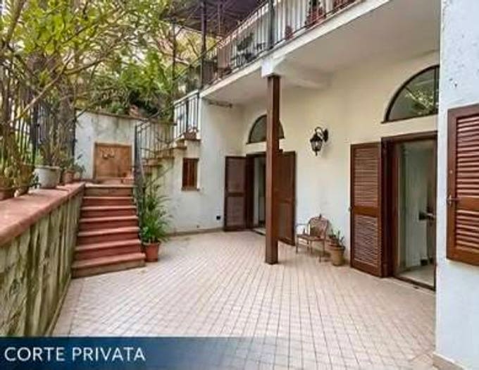 Casa con 6 locali in vendita in Via San Carlo, Centro Storico Corso Trieste, Caserta