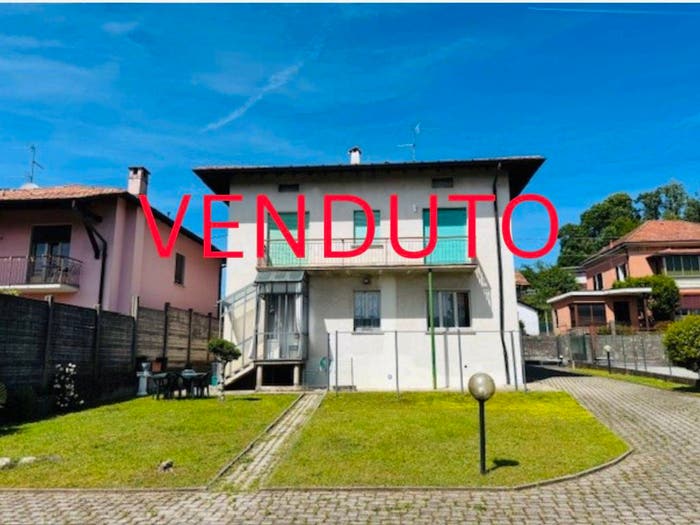 Appartamento quadrilocale in vendita in Via Campo dei Fiori, Centro, Valmorea