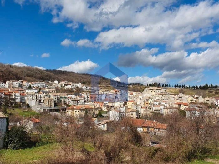 Casa con 6 locali in vendita in Tornareccio