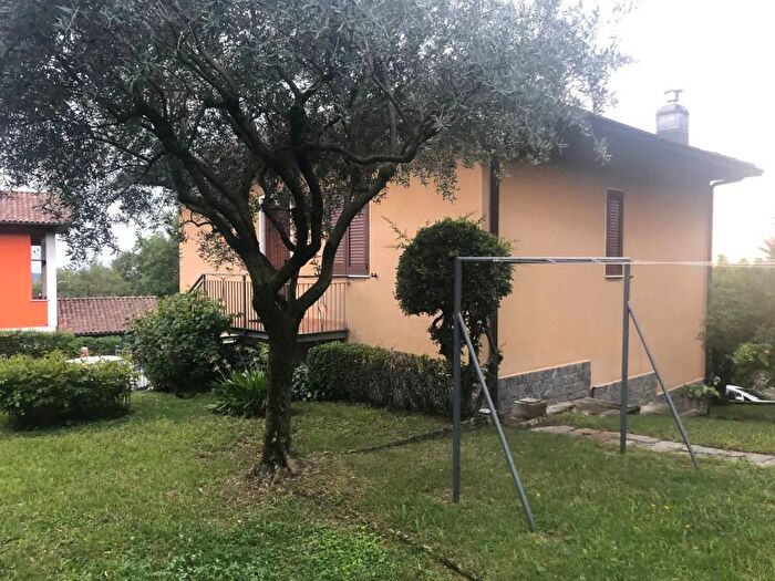 Casa con 5 locali in vendita in Via Cellini SNC, Saltrio