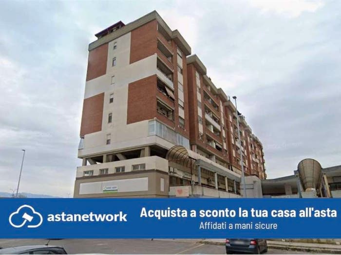 Appartamento con 6 locali in vendita in Largo Jacopo Peri, Q, Latina