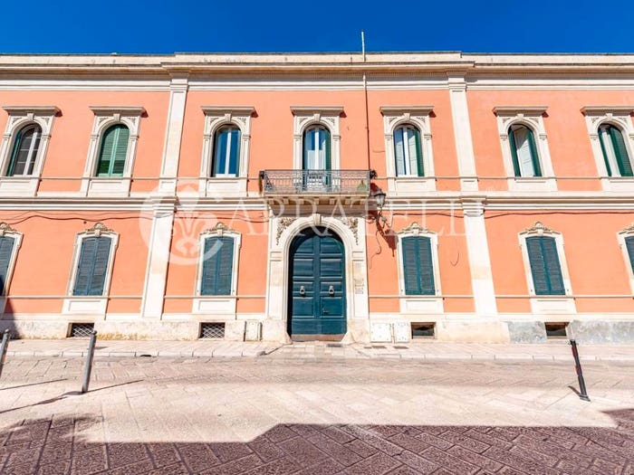 Appartamento con 6 locali in vendita in VIALE ORONZO QUARTA, Stazione, Lecce