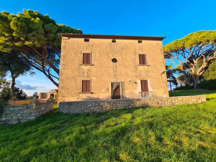 Casa con 6 locali in vendita in Strada Provinciale dei Tre Comuni, Guardistallo