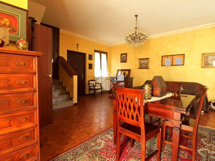 Casa quadrilocale in vendita in Via Monte Grappa, Centro, Arluno