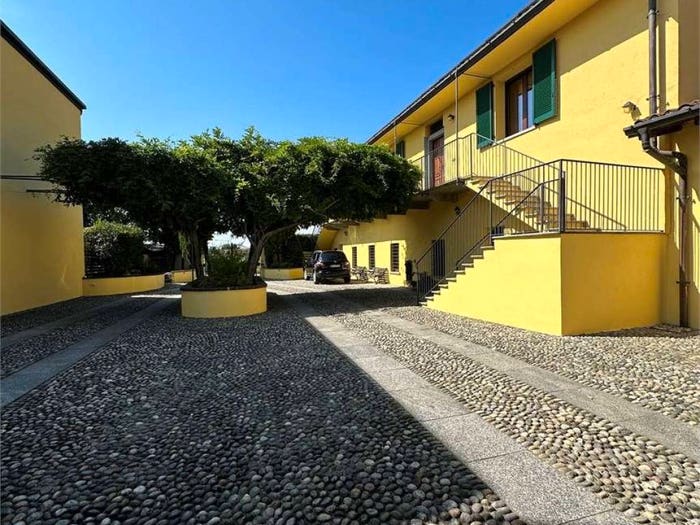 Casa con 6 locali in vendita in Centro, Oleggio