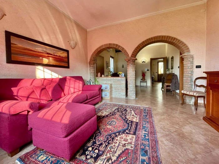 Casa con 6 locali in vendita in Borgo Virgilio