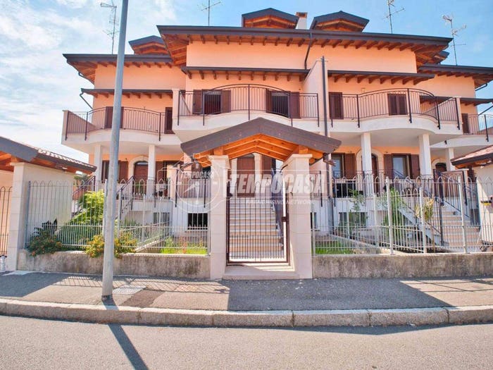 Casa quadrilocale in vendita in Via Tonale, Cittadella Villaggio Dalmazia, Novara