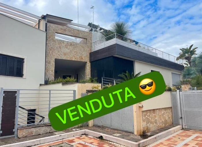 Casa con 6 locali in vendita in Via Vito Siciliani, Bisceglie