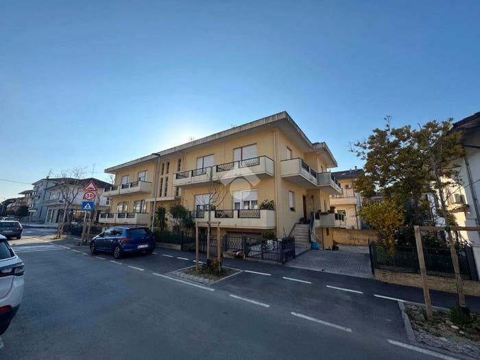 Appartamento trilocale in vendita in Via del giglio, Cattolica