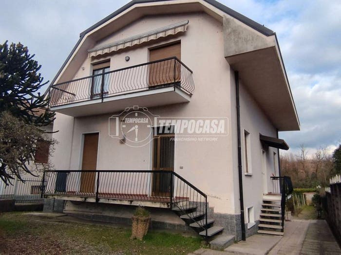 Casa trilocale in vendita in Viale Italia, Centro, Lentate sul Seveso
