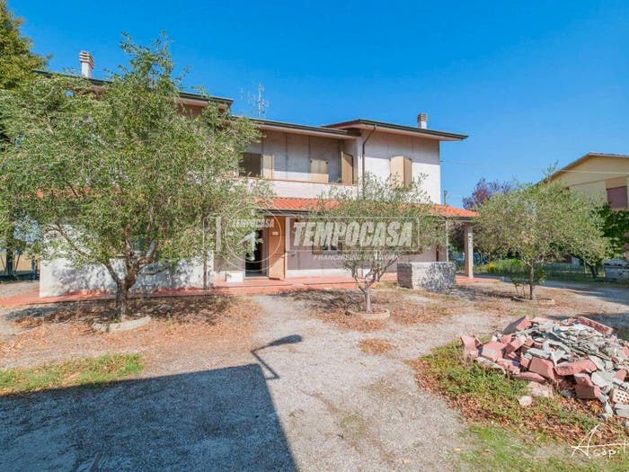 Appartamento con 6 locali in vendita in Via Parataglio, San Giorgio Pioppa, Cesena