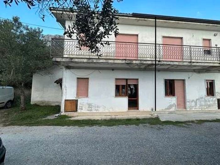 Casa trilocale in vendita in Contrada Elice, Valva