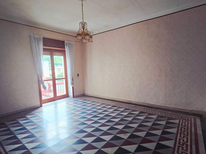 Casa bilocale in vendita in Via Antonio Adinolfi, Centro, Cava de' Tirreni