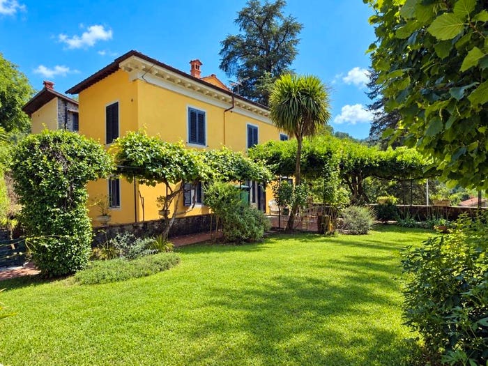 Casa con 6 locali in vendita in Viale Roma, Centro, Bagni di Lucca