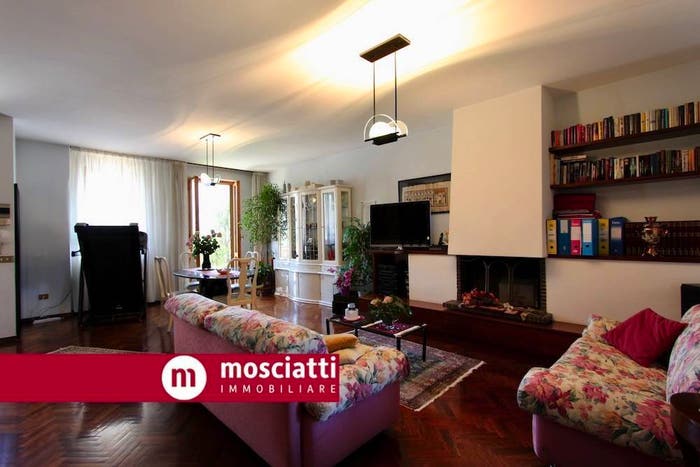 Casa con 6 locali in vendita in Via Aldo Moro, Centro, Matelica